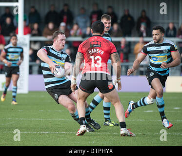 Londres, Royaume-Uni. Feb 22, 2014. Les Alex Forster en action au cours de la Super League de Rugby entre Londres et dispositif de Broncos Salford Diables Rouges de la ruche. Credit : Action Plus Sport/Alamy Live News Banque D'Images