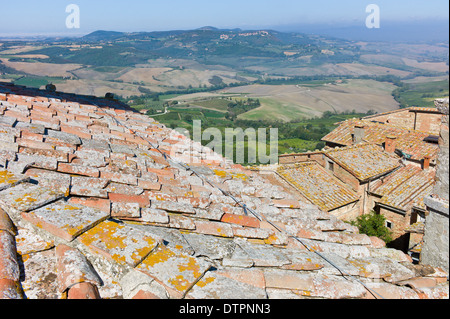 Vue depuis le toit de l'Palazzo Comunale, dans la montagne ville de Montepulciano, Toscane, Italie Banque D'Images