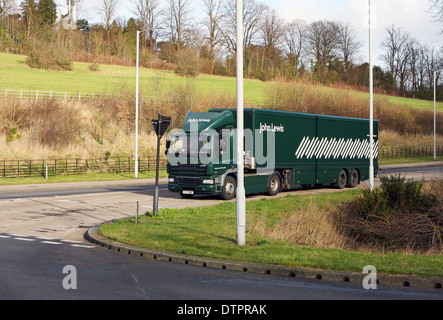 Un chariot qui se déplace le long d'une route dans la région de Purley, Surrey, Angleterre Banque D'Images