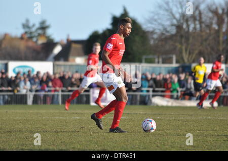 Havant defender pas en avant au cours du premier semestre. Gosport Borough v Havant & Waterlooville, demi-finale, FA Trophy, 22 février 2014 (c) Paul Gordon, Alamy Live News Banque D'Images