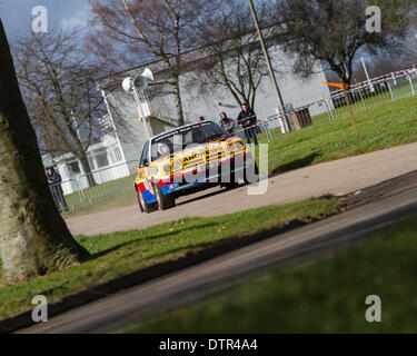 Stoneleigh Park, Coventry, Royaume-Uni. Feb 22, 2014. Retro course à étapes Live rally Stoneleigh Park B classe classique de voitures de rallye Ford,Audi,Ferrari,MG et divers autres fabricants Crédit : Steven re/Alamy Live News Banque D'Images