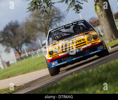 Stoneleigh Park, Coventry, Royaume-Uni. Feb 22, 2014. Retro course à étapes Live rally Stoneleigh Park B classe classique de voitures de rallye Ford,Audi,Ferrari,MG et divers autres fabricants Crédit : Steven re/Alamy Live News Banque D'Images