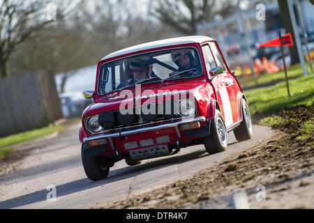 Stoneleigh Park, Coventry, Royaume-Uni. Feb 22, 2014. Retro course à étapes Live rally Stoneleigh Park B classe classique de voitures de rallye Ford,Audi,Ferrari,MG et divers autres fabricants Crédit : Steven re/Alamy Live News Banque D'Images