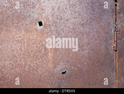 Rusty résumé fond avec les trous et les boucles Banque D'Images