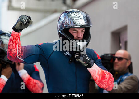 Sotchi, Krasnodar, Russie. Feb 23, 2014. Grande-bretagne 1 conducteur John Jackson réagit après sa dernière course lors de la dernière journée de la compétition de bobsleigh à quatre de la montagne, Centre de glisse Sanki Cluster - XXII jeux olympiques d'hiver. Team GO fini juste à l'extérieur les médailles en 5e place : Action Crédit Plus Sport/Alamy Live News Banque D'Images