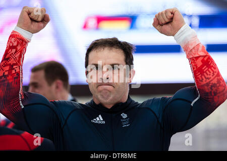 Sotchi, Krasnodar, Russie. Feb 23, 2014. Grande-bretagne 1 conducteur John Jackson réagit après sa dernière course lors de la dernière journée de la compétition de bobsleigh à quatre de la montagne, Centre de glisse Sanki Cluster - XXII jeux olympiques d'hiver. Team GO fini juste à l'extérieur les médailles en 5e place : Action Crédit Plus Sport/Alamy Live News Banque D'Images