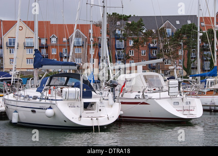 Weymouth, dans le Dorset, montrant la plage, la marina, port, statue du Prince Régent, promenade et un punch & Judy Show. Banque D'Images