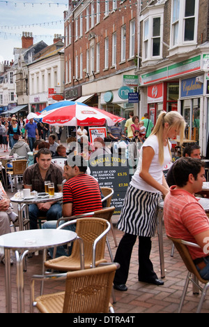 Weymouth, dans le Dorset, montrant la plage, la marina, port, statue du Prince Régent, promenade et un punch & Judy Show. Banque D'Images