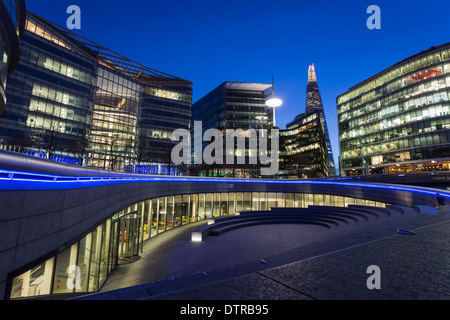 L'écope à Londres, plus d'un amphithéâtre en plein air situé sur le côté sud de la Tamise près de Tower Bridge à Londres. Banque D'Images