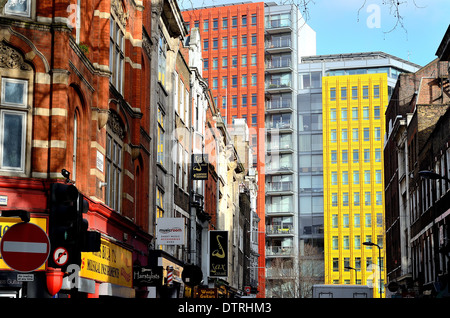Denmark Street London Central St.Giles avec en arrière-plan de développement Banque D'Images