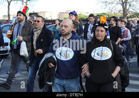 Rome, Italie. 22 février 2014 fans de rugby. l'extérieur du stade olympique de Rome pour le match des six nations l'Italie contre l'Ecosse. Credit : Gari Wyn Williams / Alamy Live News Banque D'Images