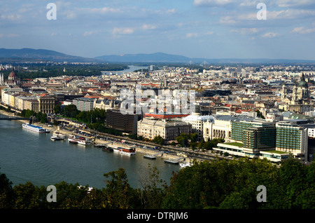 Hongrie Budapest sur la ville avec le Danube à partir de la citadelle de la colline Gellert (hegy) Banque D'Images