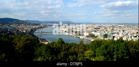 Hongrie Budapest sur la ville avec le Danube à partir de la citadelle de la colline Gellert (hegy) Banque D'Images