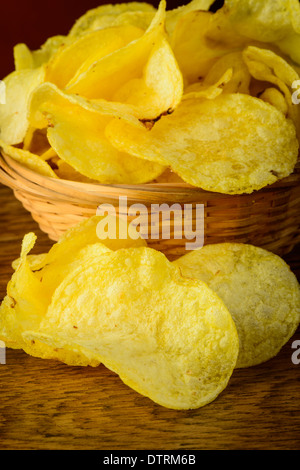 La vie toujours avec les chips de pomme de terre traditionnelle snack-closeup détail Banque D'Images