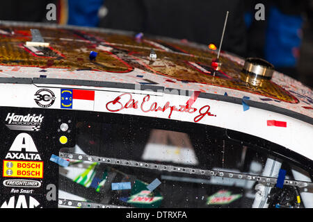 Daytona Beach, Floride, USA. Feb 23, 2014. Daytona Beach, FL - Dec 23, 2014 : Dale Earnhardt Jr. (88) remporte le Daytona 500 à Daytona International Speedway de Daytona Beach, FL. Credit : csm/Alamy Live News Banque D'Images