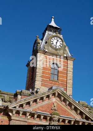 Tour de l'horloge sur le Market Hall à Crewe Cheshire UK Banque D'Images