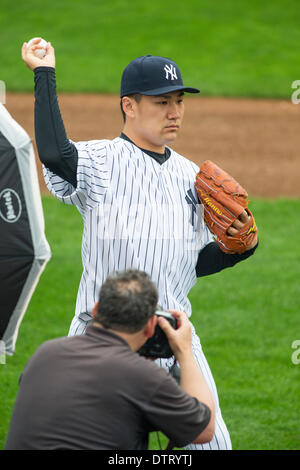 Tampa, Floride, USA. Feb 22, 2014. Masahiro Tanaka (Yankees) MLB : Masahiro Tanaka des New York Yankees pose pour une session photoday avant que l'équipe de formation du printemps camp de baseball au George M. Steinbrenner Field à Tampa, Florida, United States . © Thomas Anderson/AFLO/Alamy Live News Banque D'Images