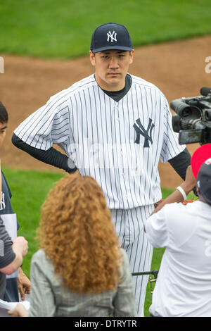 Tampa, Floride, USA. Feb 22, 2014. Masahiro Tanaka (Yankees) MLB : Masahiro Tanaka des New York Yankees pose pour une session photoday avant que l'équipe de formation du printemps camp de baseball au George M. Steinbrenner Field à Tampa, Florida, United States . © Thomas Anderson/AFLO/Alamy Live News Banque D'Images