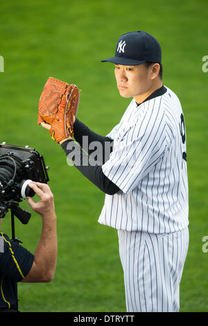 Tampa, Floride, USA. Feb 22, 2014. Masahiro Tanaka (Yankees) MLB : Masahiro Tanaka des New York Yankees pose pour une session photoday avant que l'équipe de formation du printemps camp de baseball au George M. Steinbrenner Field à Tampa, Florida, United States . © Thomas Anderson/AFLO/Alamy Live News Banque D'Images