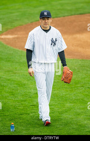 Tampa, Floride, USA. Feb 22, 2014. Masahiro Tanaka (Yankees) MLB : Masahiro Tanaka des Yankees de New York au cours d'une session photoday avant que l'équipe de formation du printemps camp de baseball au George M. Steinbrenner Field à Tampa, Florida, United States . © Thomas Anderson/AFLO/Alamy Live News Banque D'Images