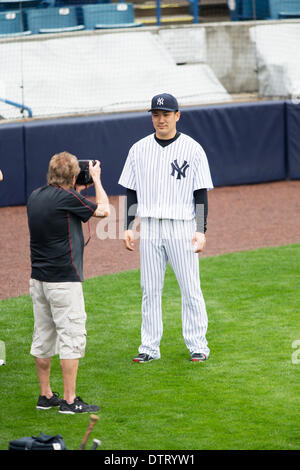 Tampa, Floride, USA. Feb 22, 2014. Masahiro Tanaka (Yankees) MLB : Masahiro Tanaka des New York Yankees pose pour une session photoday avant que l'équipe de formation du printemps camp de baseball au George M. Steinbrenner Field à Tampa, Florida, United States . © Thomas Anderson/AFLO/Alamy Live News Banque D'Images