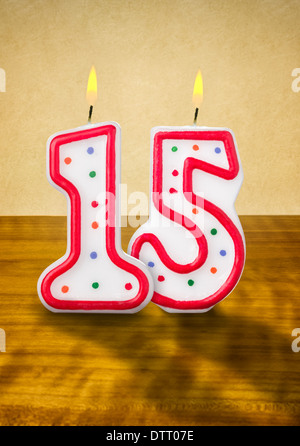 Burning birthday candles numéro 15 Banque D'Images