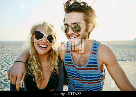 Couple smiling together on beach Banque D'Images