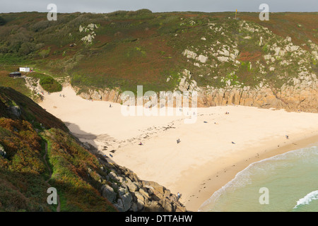 Lamorna cove et plage Cornwall England UK à l'automne sur la péninsule de Penwith environ quatre miles au sud de Penzance Banque D'Images