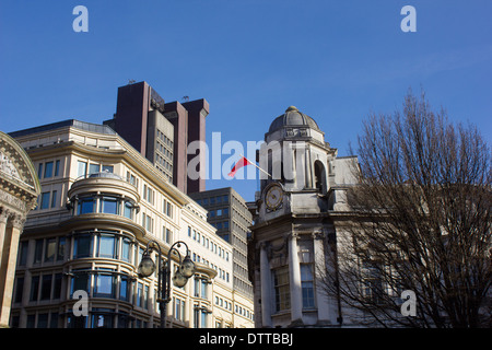 L'investissement chinois à Birmingham drapeau chinois vole voler 130 Colmore Row Birmingham West Midlands England Royaume-Uni Banque D'Images