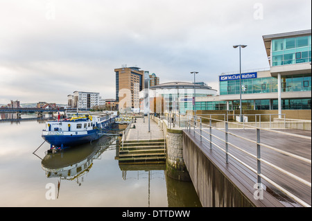 L'eau à Lanyon Quay, Belfast BT1 3LG menant à la Waterfront Hall, Belfast. Banque D'Images