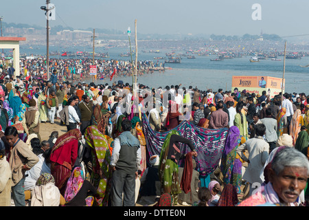 Allahabad (Inde) : Le Maha Kumbh Mela pèlerinage hindou de masse sur les banques du fleuve Ganges (Janvier, 2013) Banque D'Images