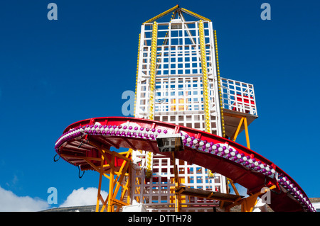 Un pêle-mêle fête foraine ride. Banque D'Images