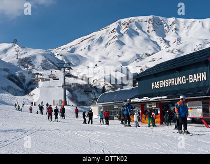 Hasensprung Bahn téléski et vue générale de la station de ski alpin passe au-dessus de la villages d'Oberlech et Lech en Autriche Banque D'Images