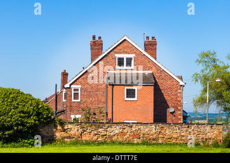 Maison typiquement anglais on blue sky Banque D'Images