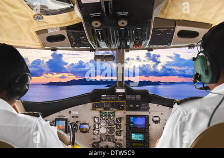 Les pilotes de l'avion de l'île et de pilotage Banque D'Images