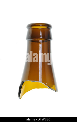Des éclats de verre, bouteille brune cou isolé sur fond blanc Banque D'Images