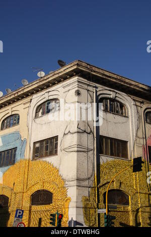 Rome, Italie. 24 février 2014. Street Art Par l'artiste Blu sur une ancienne caserne bâtiment dans le quartier Ostiense à Rome Italie Crédit : Gari Wyn Williams/Alamy Live News Banque D'Images