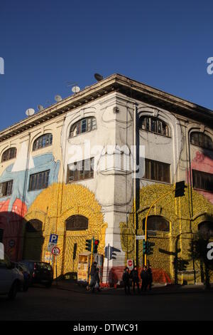 Rome, Italie. 24 février 2014. Street Art Par l'artiste Blu sur une ancienne caserne bâtiment dans le quartier Ostiense à Rome Italie Crédit : Gari Wyn Williams/Alamy Live News Banque D'Images