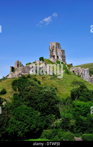 Une vue de Corfe Castle Dorset sur une journée ensoleillée UK Banque D'Images