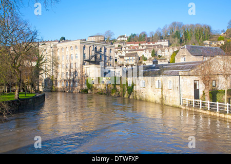 Les bâtiments historiques et la rivière Avon, Bradford on Avon, Wiltshire, Angleterre Banque D'Images