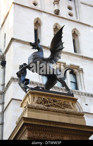 Une sculpture d'un dragon à Temple Bar, Londres. Banque D'Images