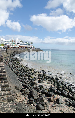 Vue de la plage de Playa Blanca au sud de Lanzarote Iles Canaries Banque D'Images