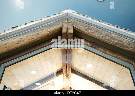 Une Orangerie conservatoire type détail extérieur sur une maison avec cadre en chêne et le PVC, Angleterre, Royaume-Uni. Banque D'Images