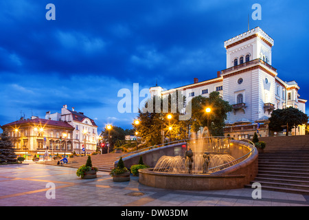 Vue de nuit sur la Château Sulkowski à Bielsko-Biala, Pologne Banque D'Images