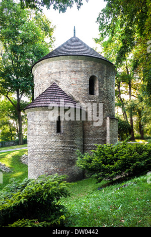 Rotonde romane St Nicholas sur la colline du Château de Cieszyn, Pologne. L'un des plus anciens monuments de style roman en polonais. Banque D'Images