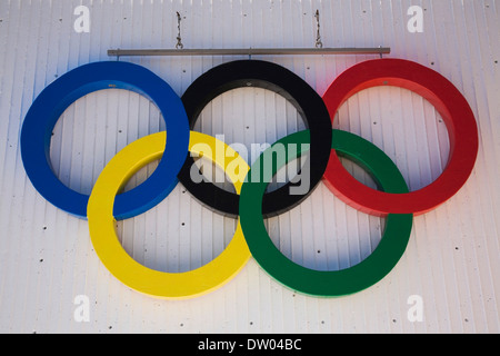 Les anneaux olympiques au stade olympique de Montréal, Montréal, Québec, Canada Banque D'Images