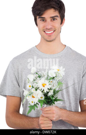 Jeune homme tenant un bouquet de fleurs Banque D'Images