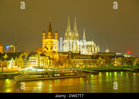 Eglise grand St-martin et de la cathédrale de Cologne, Cologne, Rhénanie du Nord-Westphalie, Allemagne, Banque D'Images