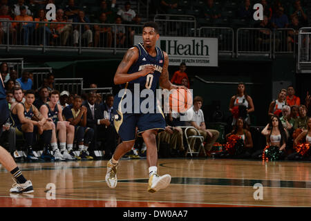 Coral Gables, FL, USA. Feb 22, 2014. Eric Atkins # 0 Notre Dame, en action pendant le match de basket-ball de NCAA Miami entre les ouragans et la Notre Dame Fighting Irish à la Banque United Center de Coral Gables, Fl. Les Hurricanes défait les irlandais 71-64. © csm/Alamy Live News Banque D'Images