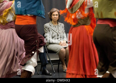 Madrid, Espagne. Feb 24, 2014. La Reine Sofia d'Espagne et du Ballet National d'visites Spanish National Dance Company à Naves del Matadero, 24 février 2014 à Madrid, Espagne. © Oscar Gonzalez/NurPhoto ZUMAPRESS.com/Alamy/Live News Banque D'Images